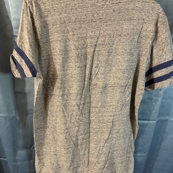 𝅺old Navy tee - Picture 3 of 3